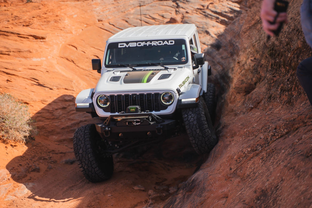 DV8 2007-2026 Jeep Wrangler & Gladiator – FS-25 Stubby Front Bumper – FBJL-06