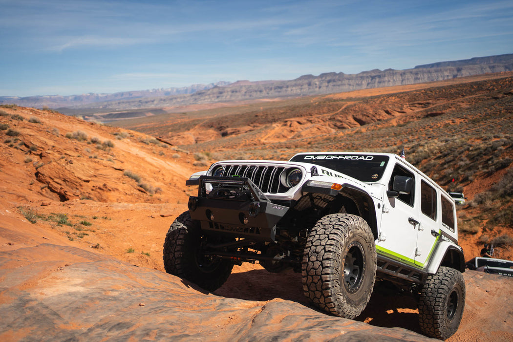 DV8 2007-2026 Jeep Wrangler & Gladiator – FS-25 Stubby Front Bumper – FBJL-06
